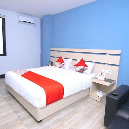 Oyo 592 Budget Hotel By The Harbour Padang  Exterior foto
