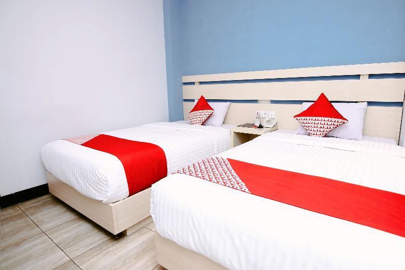 Oyo 592 Budget Hotel By The Harbour Padang  Exterior foto