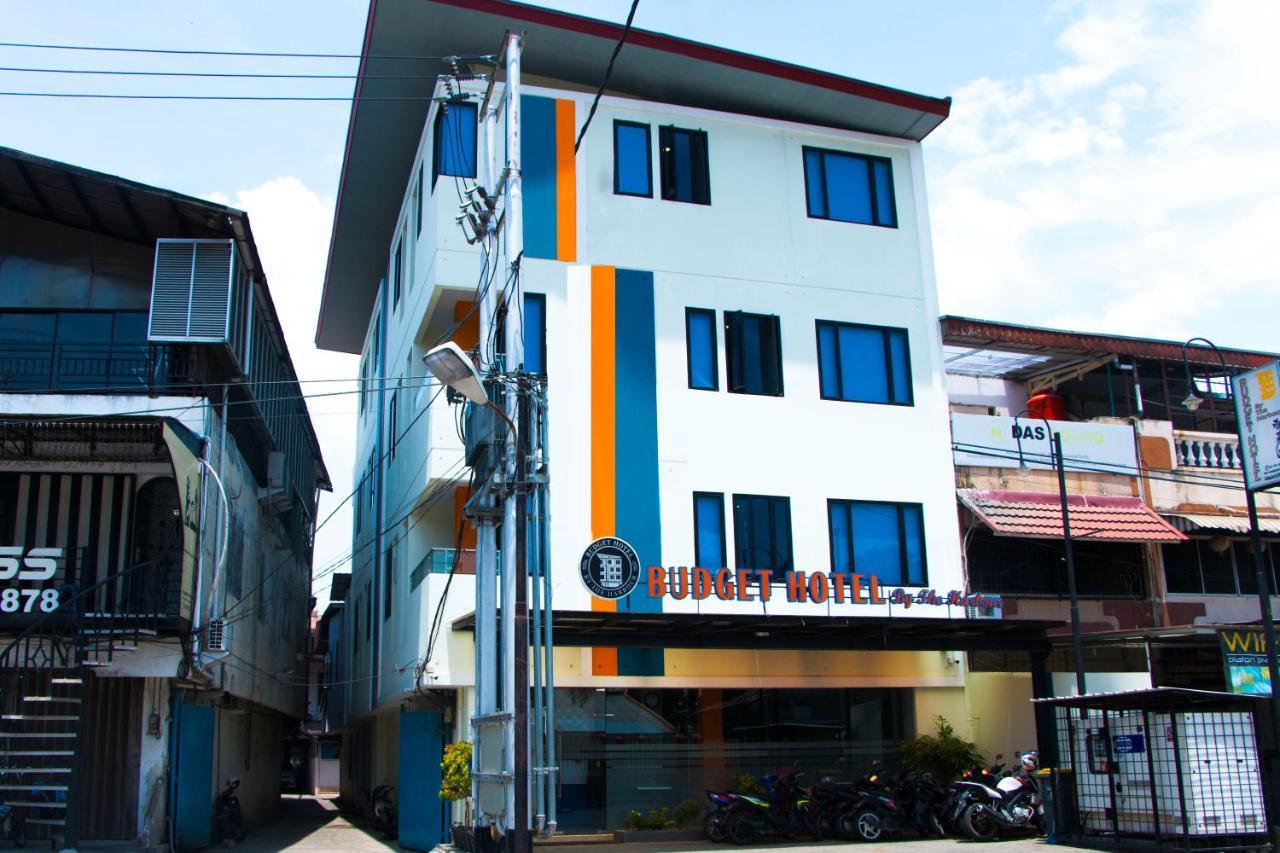 Oyo 592 Budget Hotel By The Harbour Padang  Exterior foto