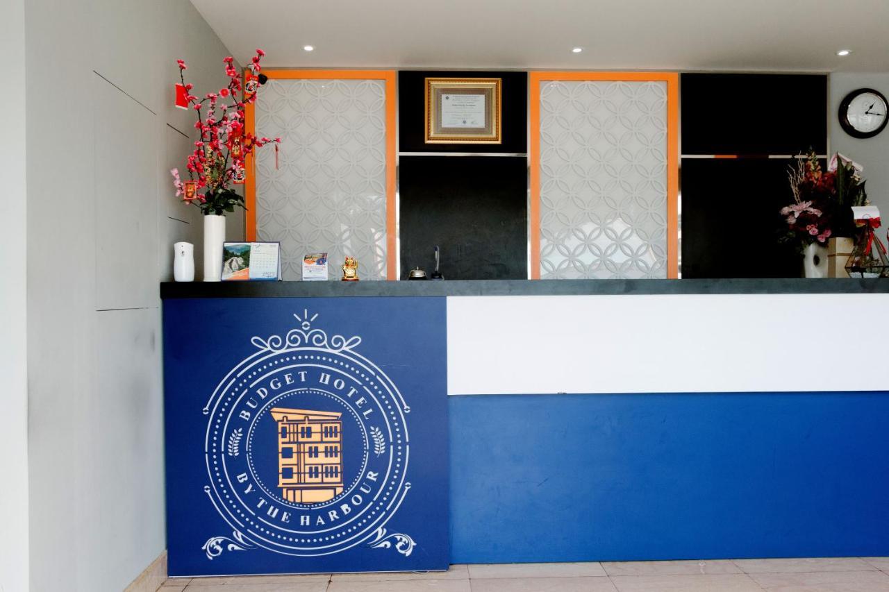 Oyo 592 Budget Hotel By The Harbour Padang  Exterior foto