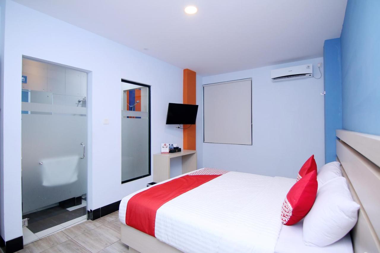 Oyo 592 Budget Hotel By The Harbour Padang  Exterior foto